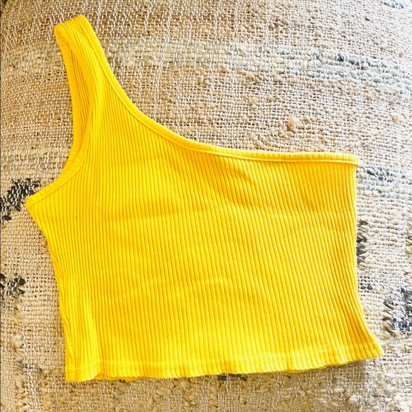 NWOT Ribbed One-Shoulder Crop Top - Picture 4 of 4